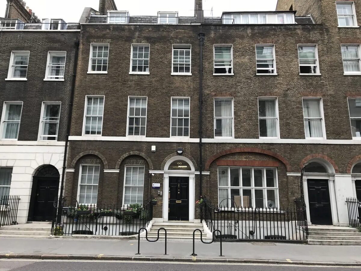 alt="ロンドン市内の住宅"